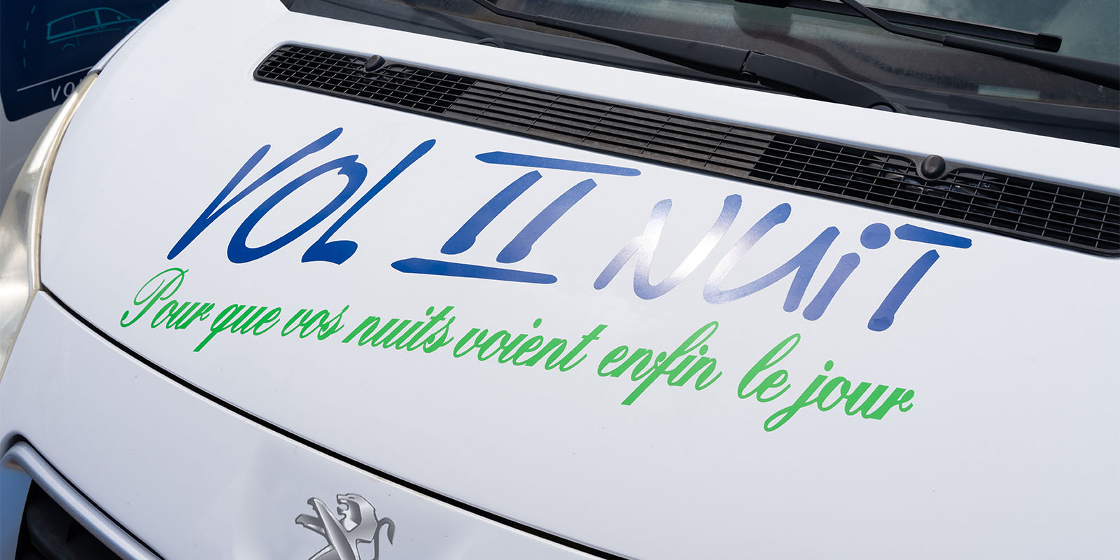 vol-II-nuit-transport-de-personnes-la-reunion-ouest-hotels-logo-bus-2